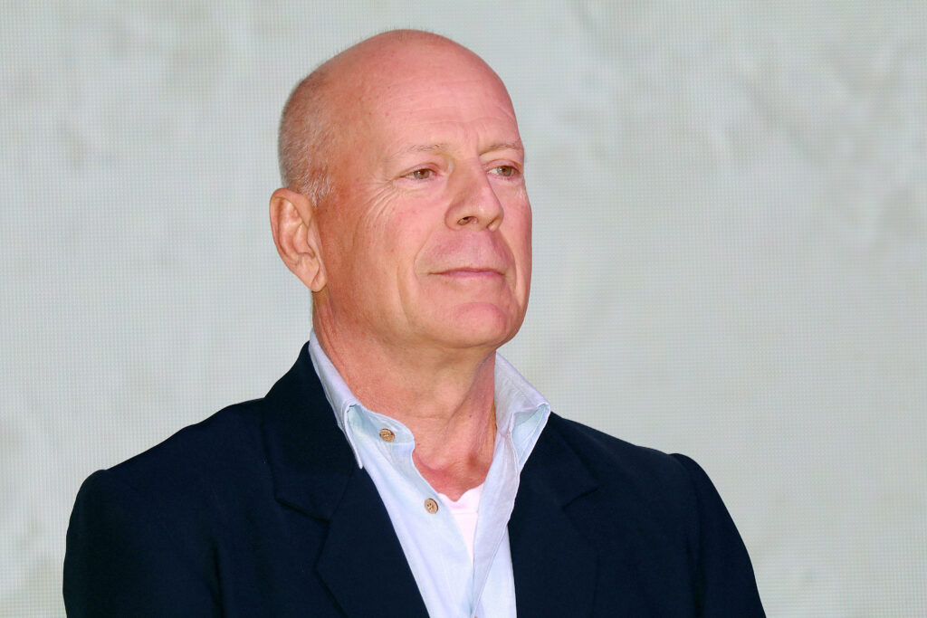 Bruce Willis mit ernstem Blick