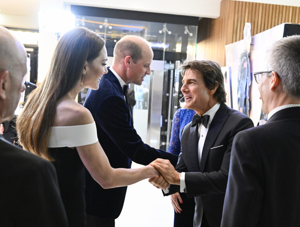 Tom Cruise begrüßt Herzogin Kate