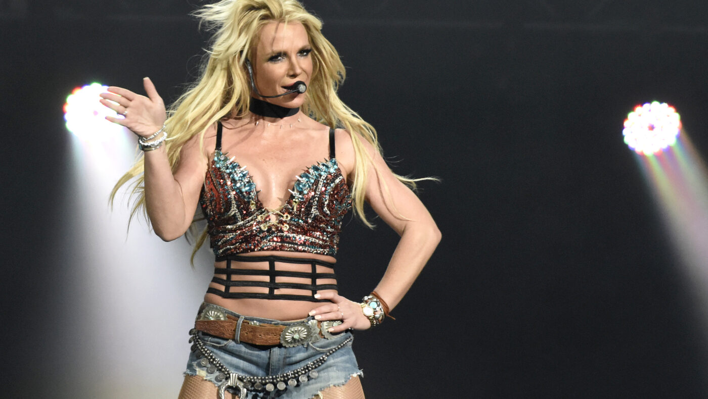 Britney Speras performt auf der Bühne