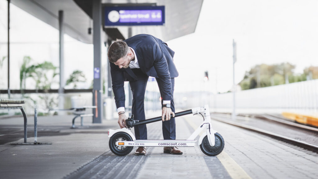 E-Scooter kaufen bei comscoot – mit Ersatzteilversorgung, Beratung und hochwertigen Modellen.