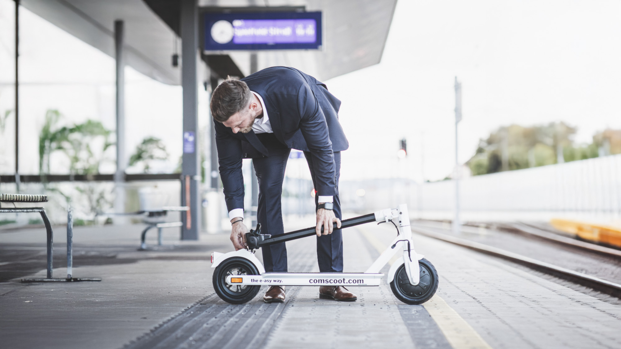 E-Scooter kaufen bei comscoot – mit Ersatzteilversorgung, Beratung und hochwertigen Modellen.