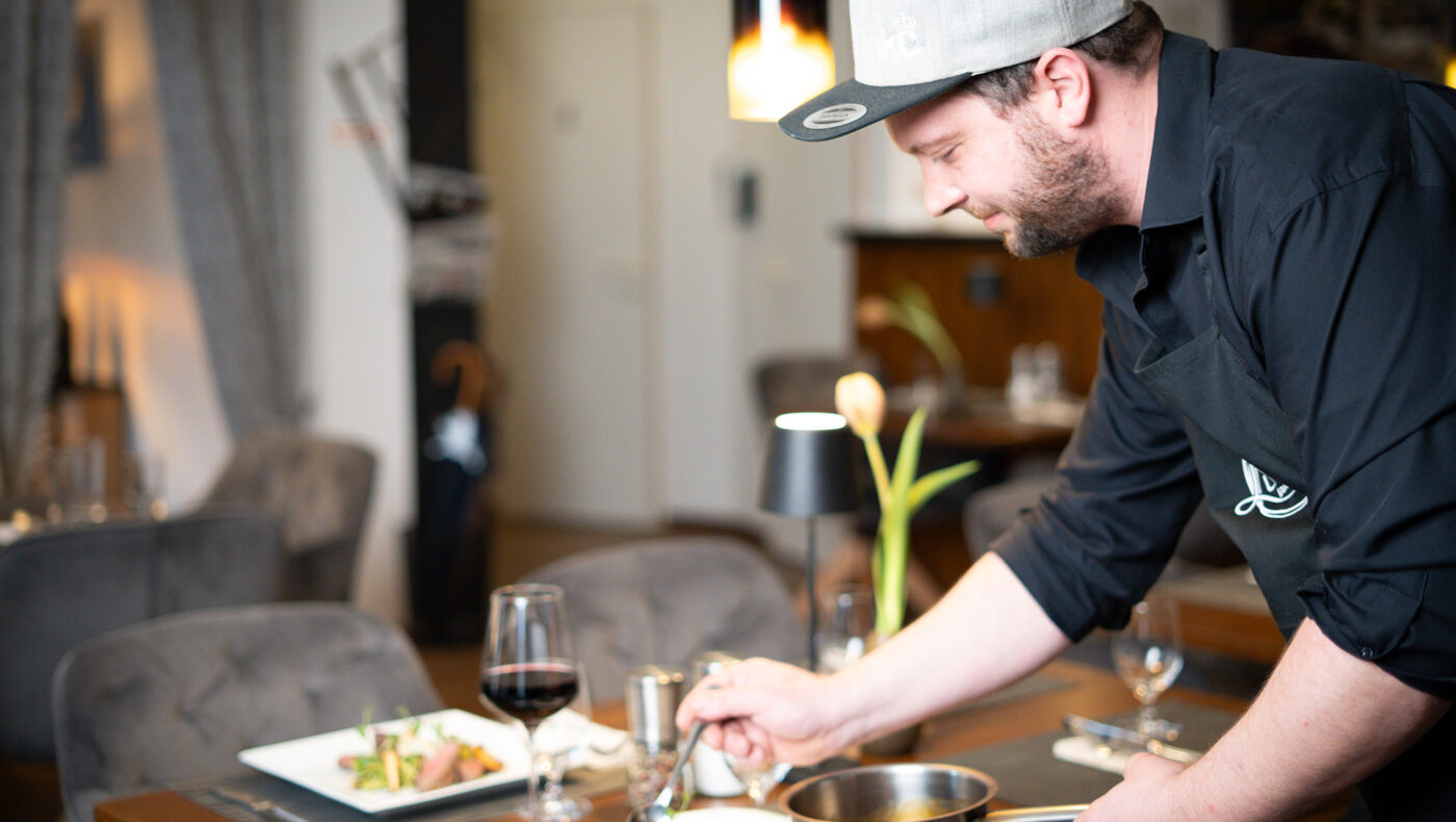 Im Linko’s Bachstüberl in Purkersdorf, wird jede Mahlzeit zur Hommage an die kulinarische Vielfalt der Region – von saisonalen Mittagsmenüs bis zum hauseigenen Bier aus der Gasthausbrauerei.