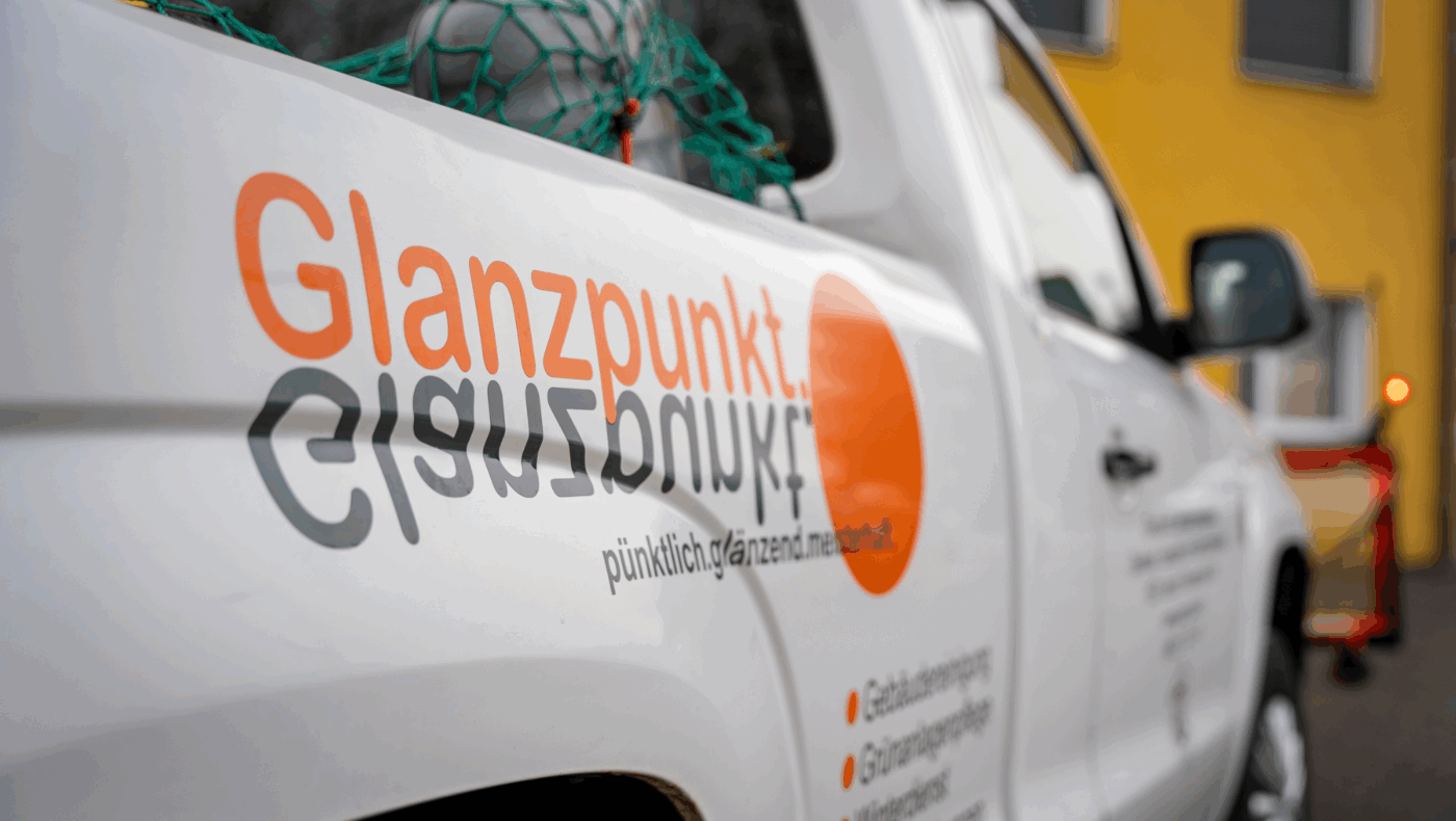 Glanzpunkt Gebäudemanagement GmbH bietet umfassende Dienstleistungen in der Gebäudereinigung, Grünanlagenpflege und mehr. Der Meisterbetrieb aus Lieboch setzt auf Qualität, Zuverlässigkeit und persönliche Betreuung für Hausverwaltungen und Hauseigentümer in der Steiermark.
