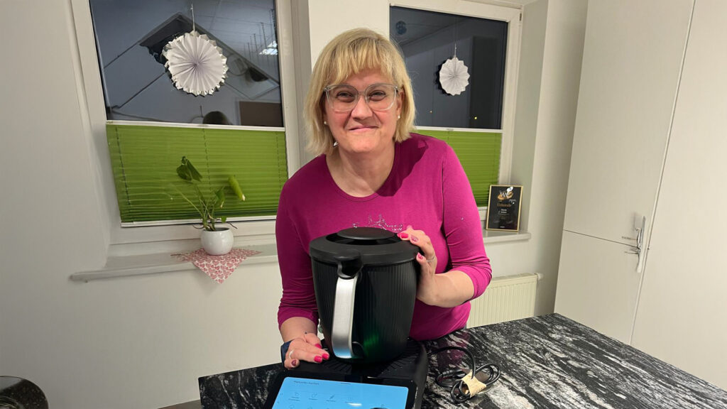 Der Thermomix von Vorwerk – effizient kochen und Zeit sparen mit dem innovativen Küchengerät, empfohlen von Sonja Mitterbacher (rechts im Bild).
