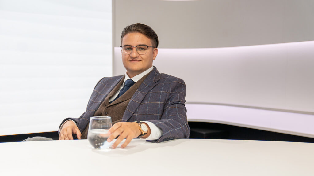 Benjamin Bansal über echte Positionierung, strategische Sichtbarkeit und wie Unternehmer durch gezielte Außenwirkung Vertrauen und Kunden gewinnen.
