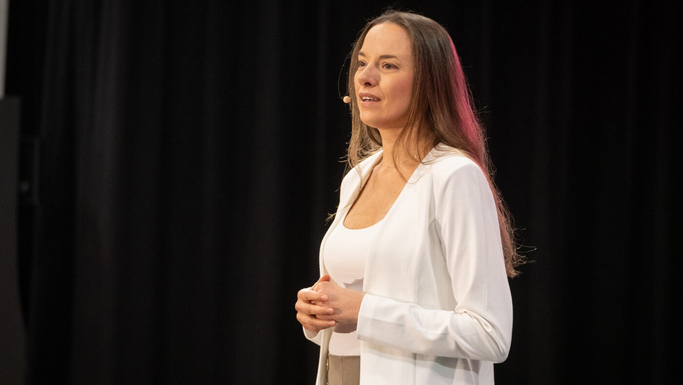 Kinderwunsch-Coaching ohne Hormondruck: Stephanie Cekon begleitet Frauen ganzheitlich auf dem Weg zur Schwangerschaft – mit psychologischer Beratung, Mentaltraining und stressreduzierendem Mentoring.