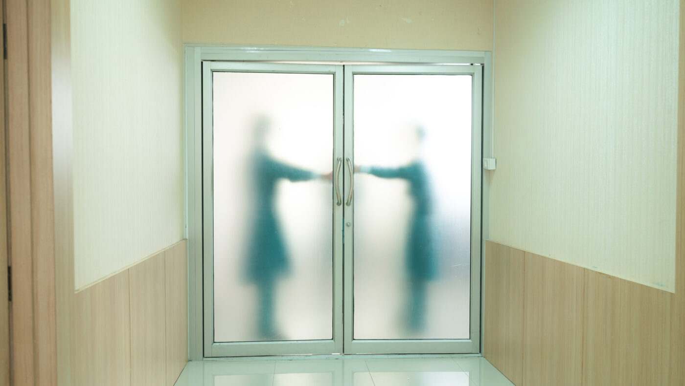 2 Personen in der Psychiatrie