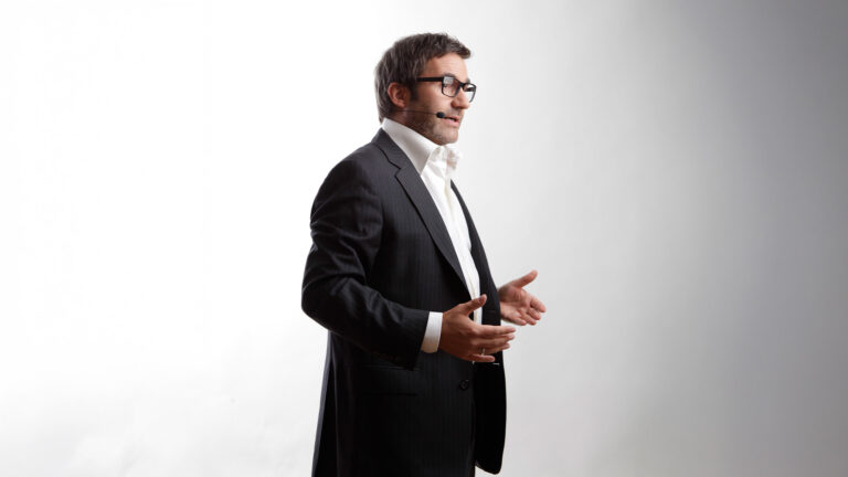 Wie Carsten Beyreuther mit Gesprächskybernetik®, MASTER-Workshops und KYBERNIKUS® ethischen, strukturierten und KI-basierten Vertrieb neu definiert.