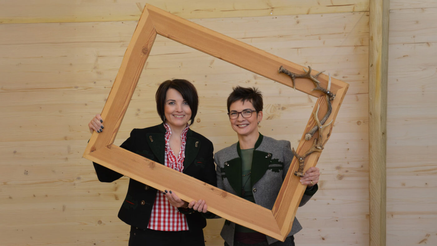 Im Zeitgeist aus Spielberg bietet individuelle Trachtenmode, Sonderanfertigungen und Beratung für Vereine und Feste.