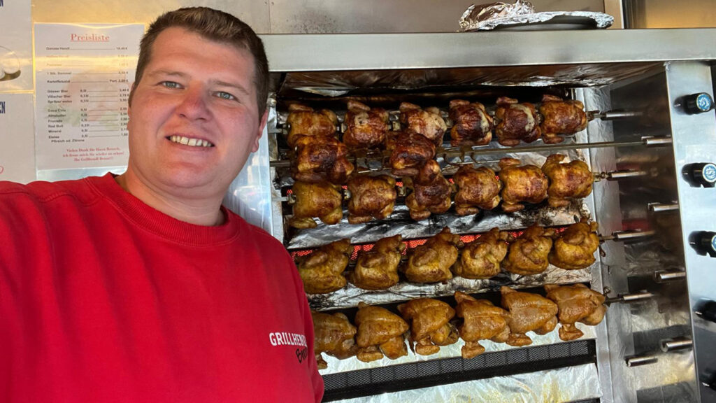 Grillhendl Benni überzeugt in Spittal an der Drau mit Qualität, Regionalität, saftigem Grillhendl und hausgemachten Spezialitäten.