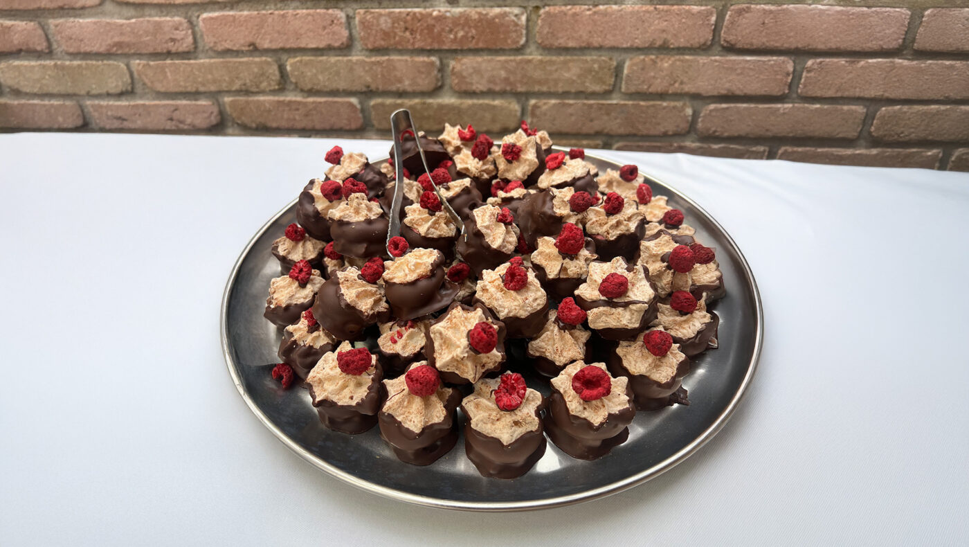 Handgemachte Kokoskuppeln von Patrick Pacher: diepacherei.at steht für Qualität und echtes Konditorhandwerk.