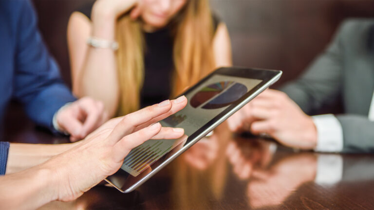 Connect Schwentinental deckt Mobilfunk-Fallen auf, bietet persönliche Beratung und schützt vor versteckten Kosten.