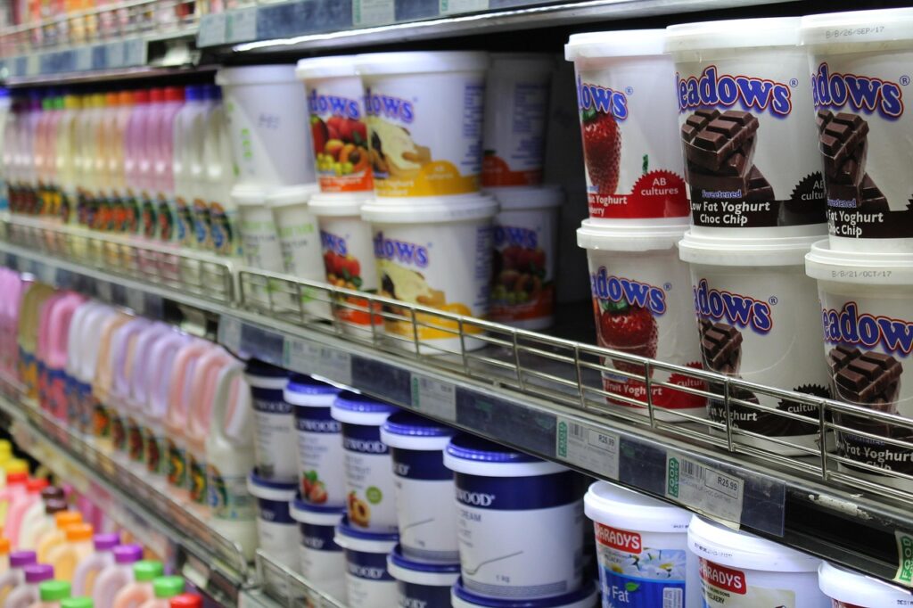 Eine gewerbliche Kühlanlage in einem Supermarkt, die durch den Kühlanlagen-Hackerangriff manipuliert werden konnte – Foto: AlbanyColley / Pixabay