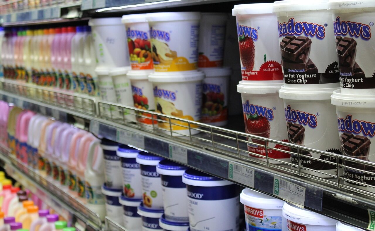 Eine gewerbliche Kühlanlage in einem Supermarkt, die durch den Kühlanlagen-Hackerangriff manipuliert werden konnte – Foto: AlbanyColley / Pixabay