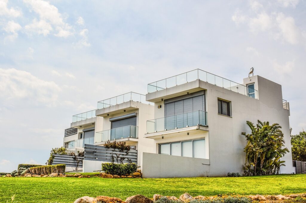 Die leere Terrasse der Reality-TV-Villa steht sinnbildlich für den überraschenden Sommerhaus der Stars Ausstieg des Paares – Foto: dimitrisvetsikas1969 / Pixabay
