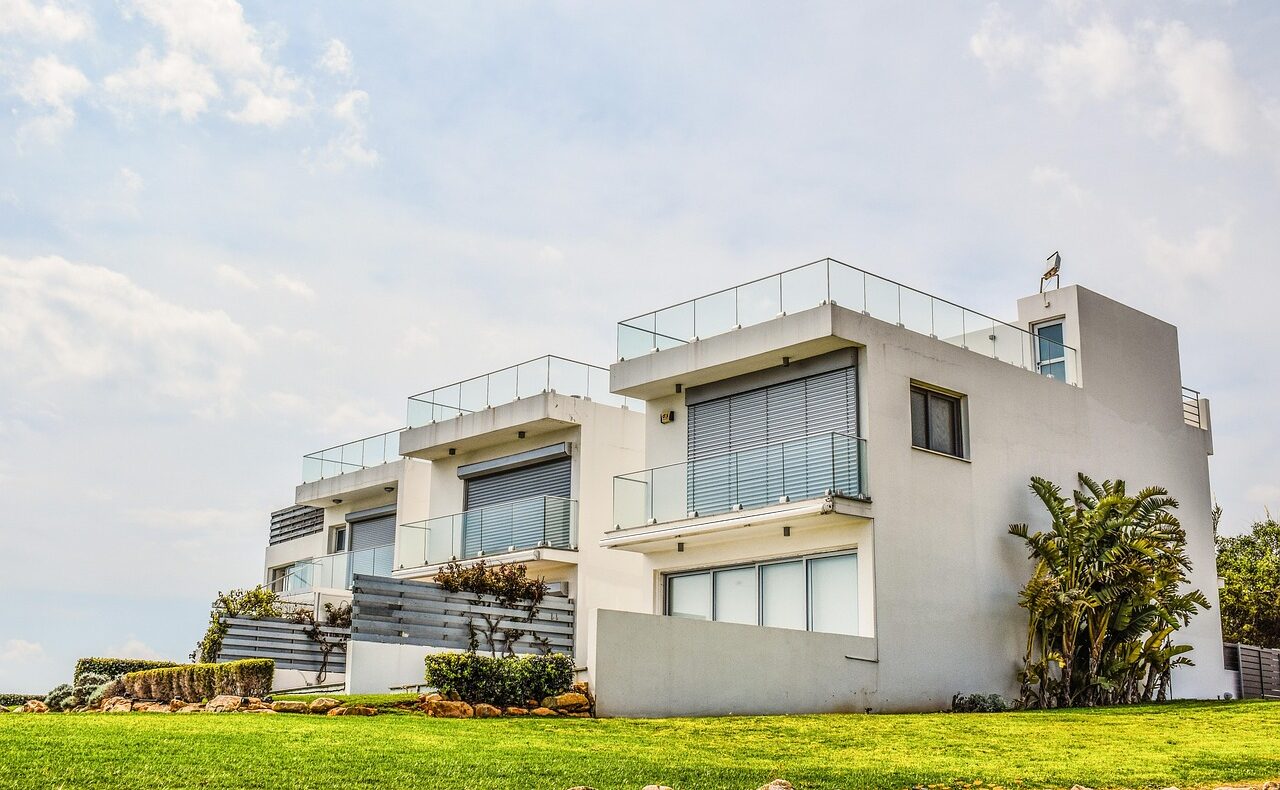 Die leere Terrasse der Reality-TV-Villa steht sinnbildlich für den überraschenden Sommerhaus der Stars Ausstieg des Paares – Foto: dimitrisvetsikas1969 / Pixabay